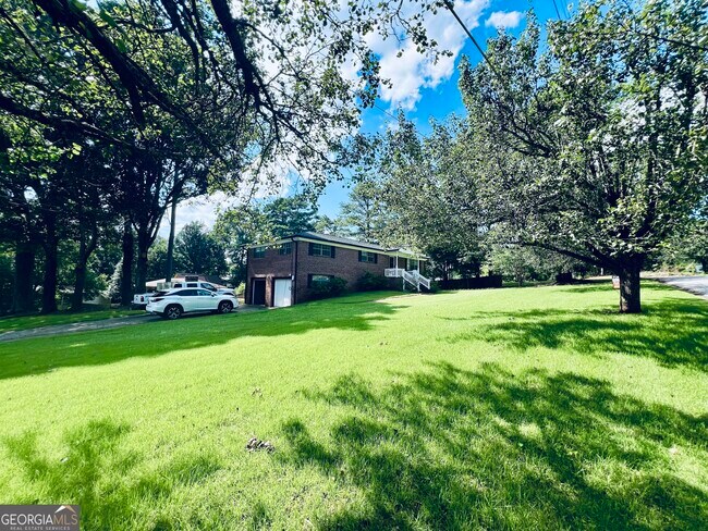 Building Photo - 6695 Courtney Dr