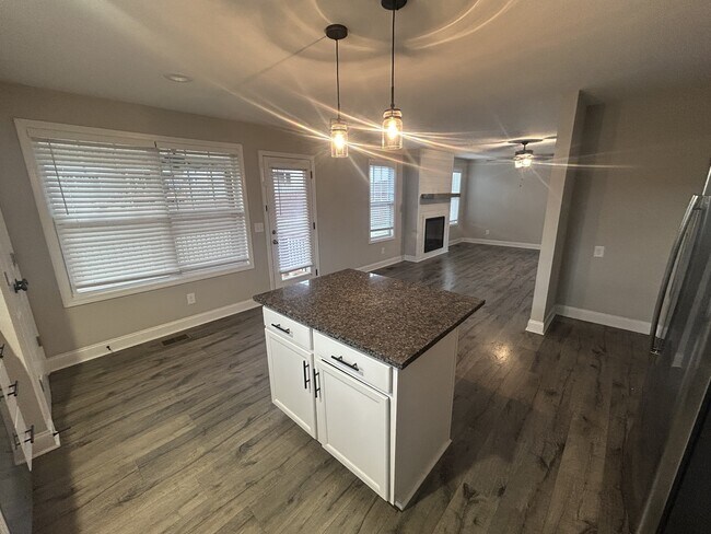 Building Photo - 1176 Elizabeth Ln