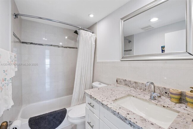 Building Photo - 3111 N Ocean Dr