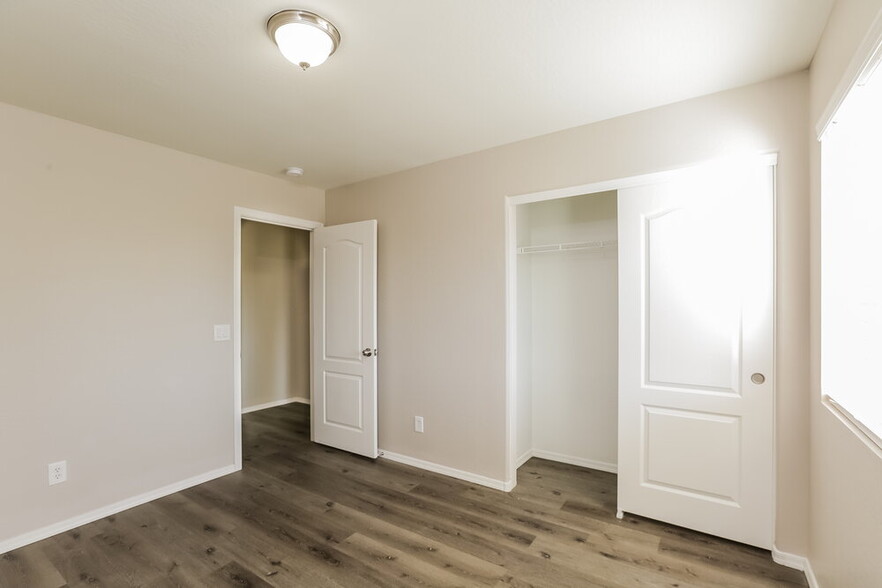 Building Photo - 8502 W Luken Way