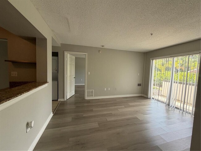 Building Photo - 406 S Cedar Ave