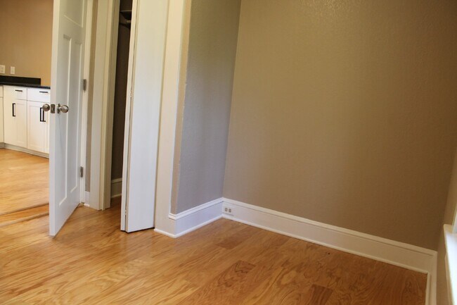 Building Photo - 3 bedroom 2 bathroom home