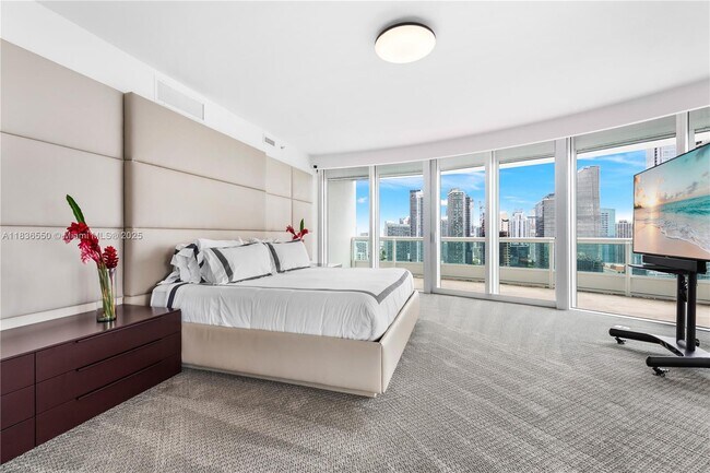 Building Photo - 1643 Brickell Ave