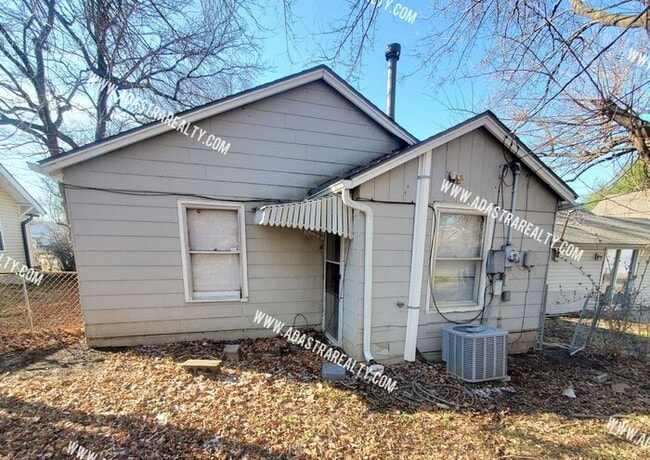 Building Photo - Charming 2 Bedroom Bungalow in WALDO-Avail...