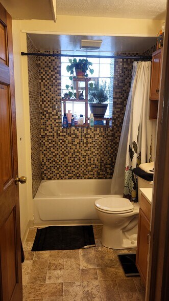 Building Photo - 1925 W 77th St