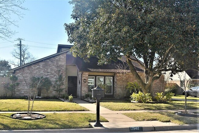 Building Photo - 12542 Wrenthorpe Dr
