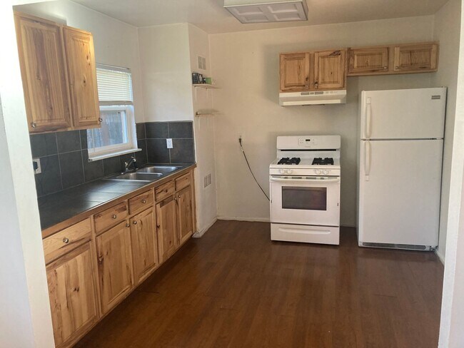 Building Photo - 406 Griffin St