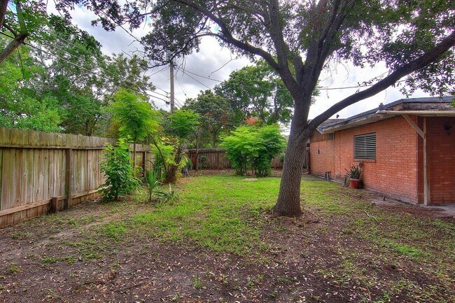 Building Photo - 1030 Monette Dr