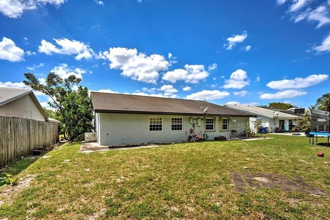 Building Photo - 3057 NW 103rd Ln