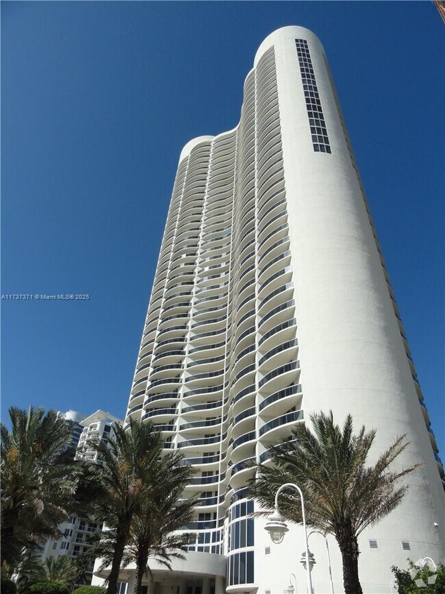 Building Photo - 17201 Collins Ave