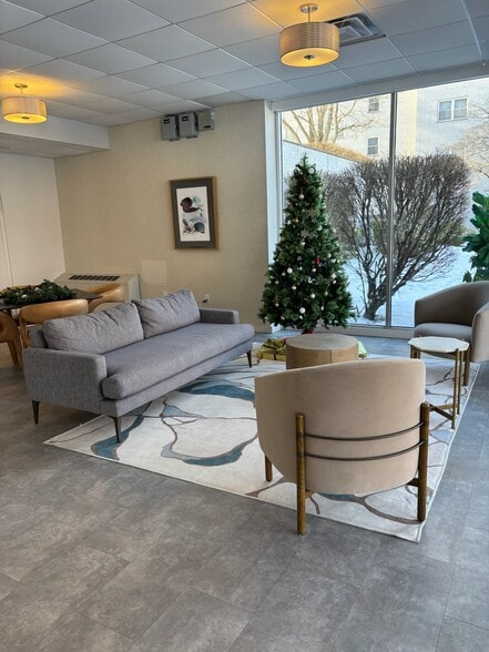 Front Entrance - 887 Farmington Ave