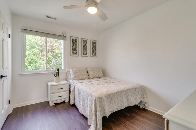 Building Photo - 749 Quesnel Dr