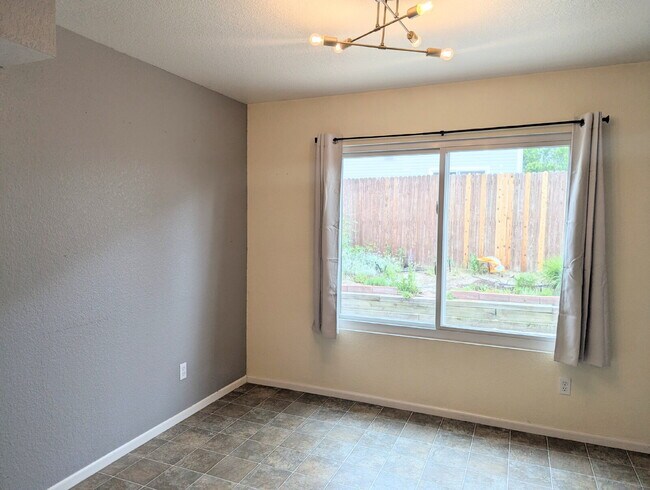 Building Photo - Gorgeous Denver Home - Real Granite Counte...
