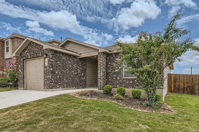 Building Photo - HALF OFF First Month Rent located near Lac...