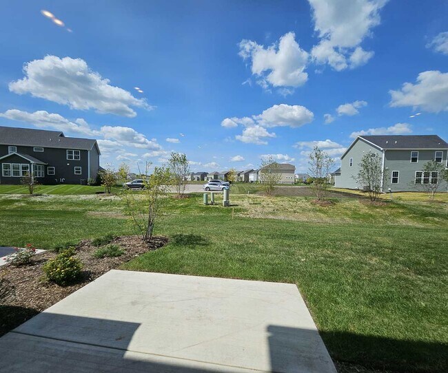 Building Photo - 12802 South Nicholas Dr