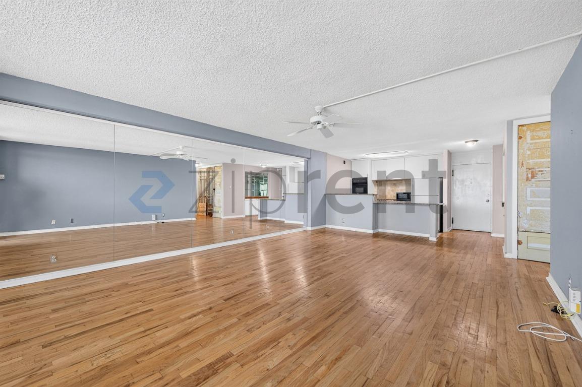 Building Photo - Unit 1717