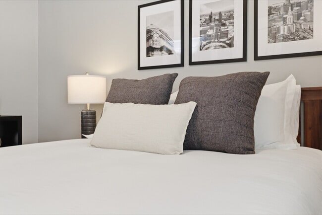 Building Photo - Furnished 3-Bedroom, 2-Bath Apartment in North Buffalo