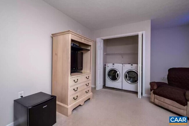 Building Photo - 3066 Crystal Spring Ln