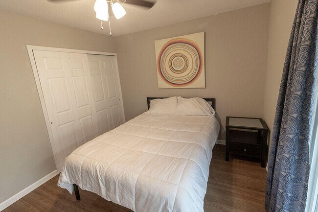 Building Photo - 105 N Garth Ave