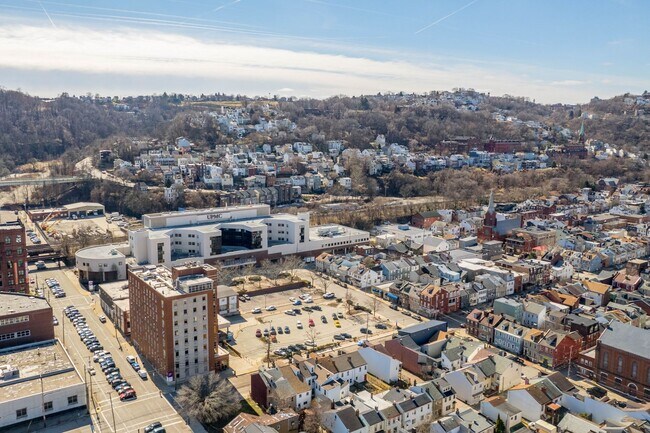 Building Photo - 2015 Jane St