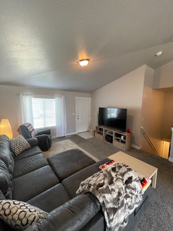 Building Photo - 1298 E Rachel Way