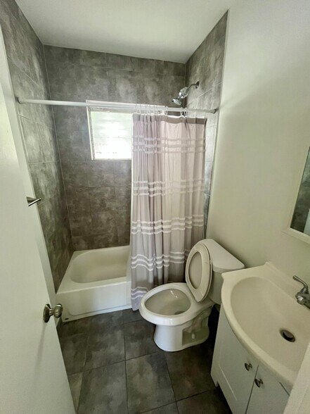Building Photo - 401 SW 8th Ct