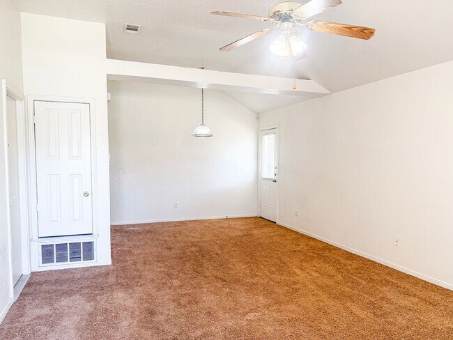 Building Photo - 3802 Hitchrock Dr