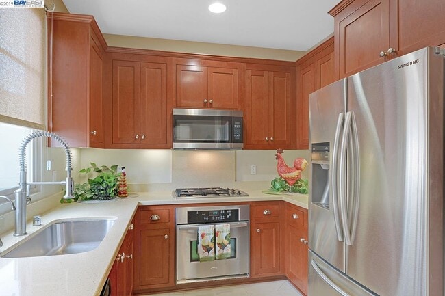 Building Photo - 549 Ficus Terrace