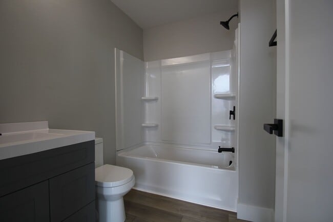 Building Photo - Historic Panora Apartments Fully Remodeled