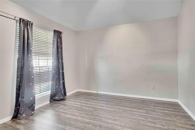 Building Photo - 1023 Essex Dr