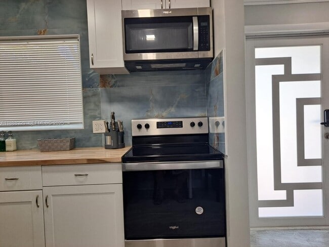 Building Photo - 2242 Polk St