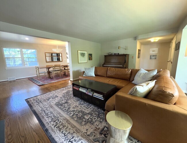 Building Photo - 2256 W Viewmont Wy W