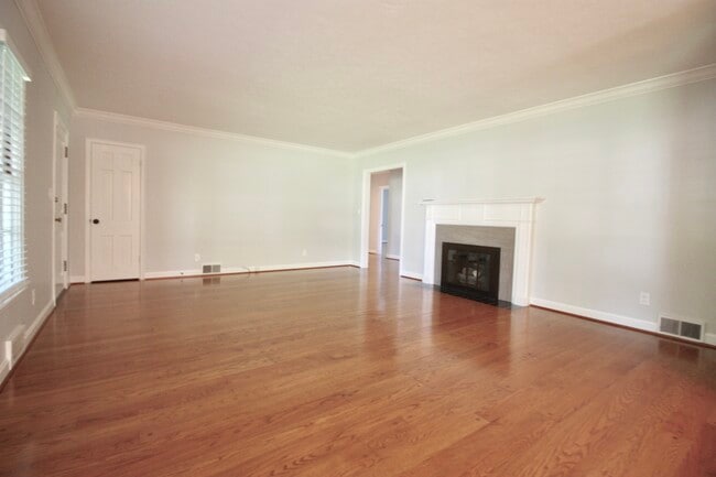 Building Photo - 203 Dorsey Way