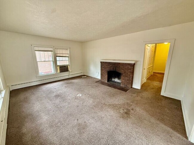 Building Photo - 1/2 Off First Months Rent! 3 Bed + 2 bonus rooms in basement, 2 Bath Home NEAR CSU! Flexible leas...