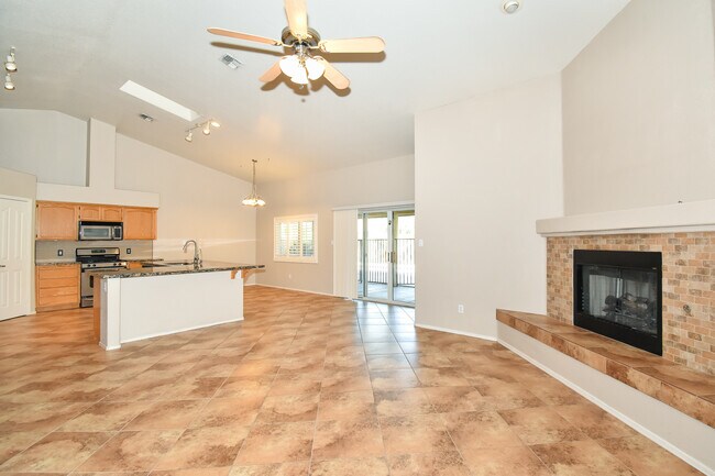 Building Photo - 8406 E Lorenzo Ln