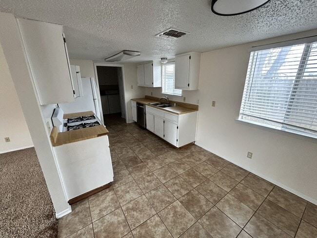 Building Photo - 2503 Royal Vista Dr