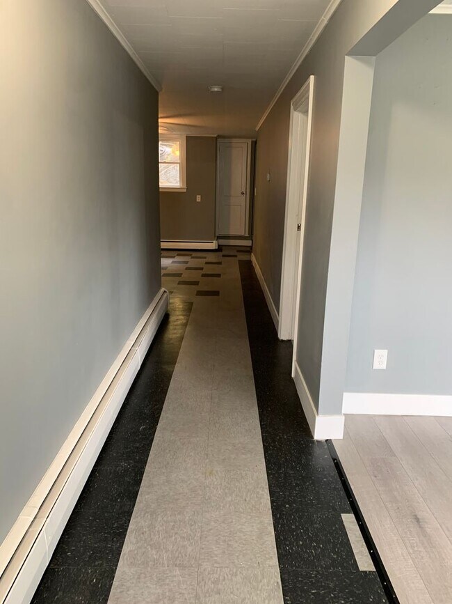 Building Photo - Charming 3-Bedroom Apartment in Midtown Ki...