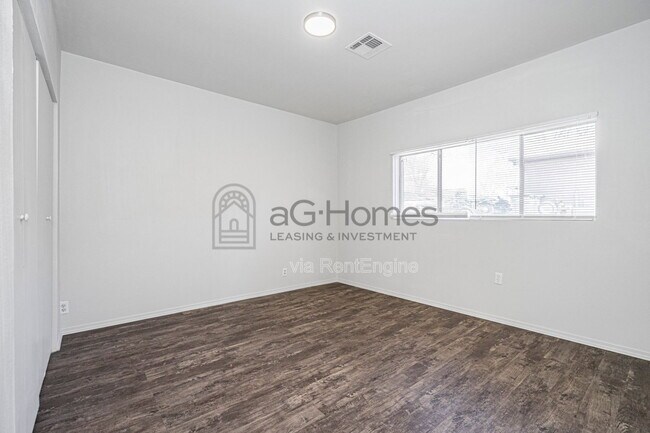 Building Photo - 3920 Dentwood Terrace