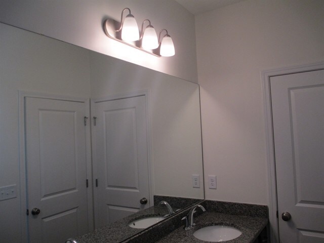 Building Photo - 3070 Creek Village Ln