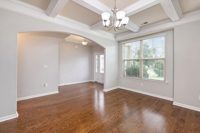 Building Photo - 865 Cormier Dr