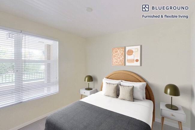 Building Photo - 1099 Admiral Ct