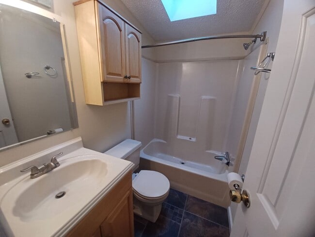 Building Photo - 1 James St