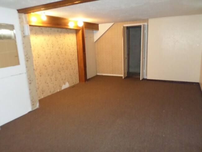 Building Photo - Privacy Fence and a Garage!