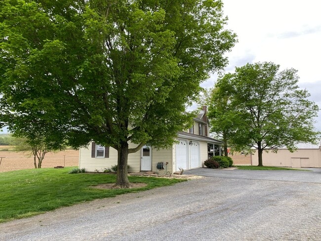 Building Photo - Coming soon! 4 Bedroom Farmhouse for Rent ...