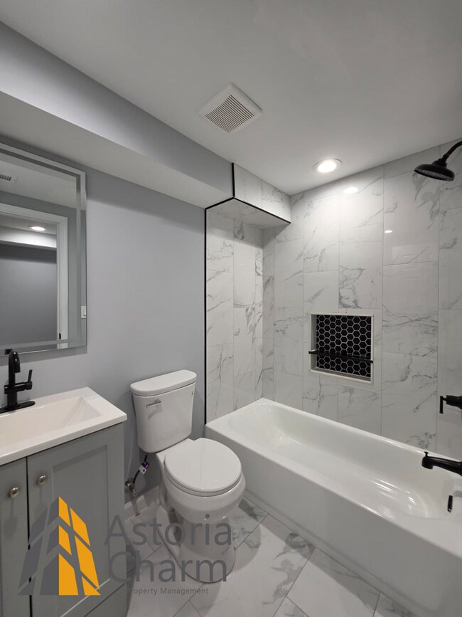 Building Photo - Renovated 2 Bedroom + Den, 3 Bath Home with Ensuites, Finished Basement and Stainless Appliances