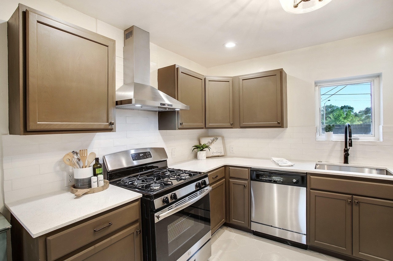 Building Photo - 512 Sandia St