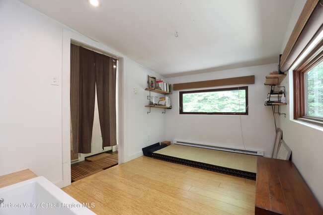 Building Photo - 10 Fitzsimmons Ln