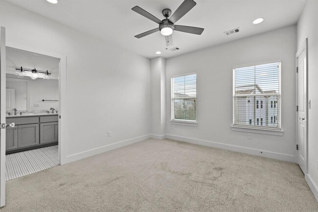 Building Photo - 1000 Muse Ln