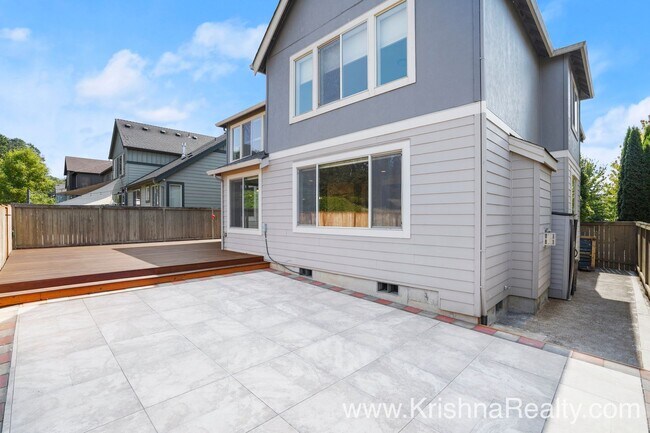 Building Photo - Stunning 4 BD* 2.5 BA* Single Family Home ...