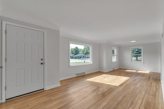 Building Photo - 14521 Trenton Rd